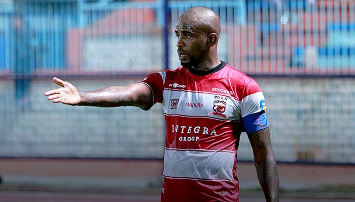 Jawaban Bos Persib Terkait Rumor Transfer Greg Nwokolo